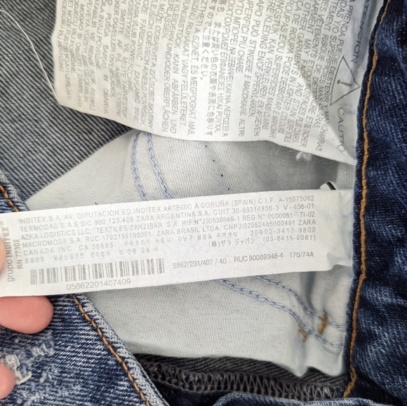 Zara Mom Fit HR Jeans - Picture 3 of 7